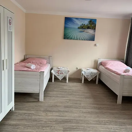 Homestay Pension Highway - Buende Carl Diem Strasse 46